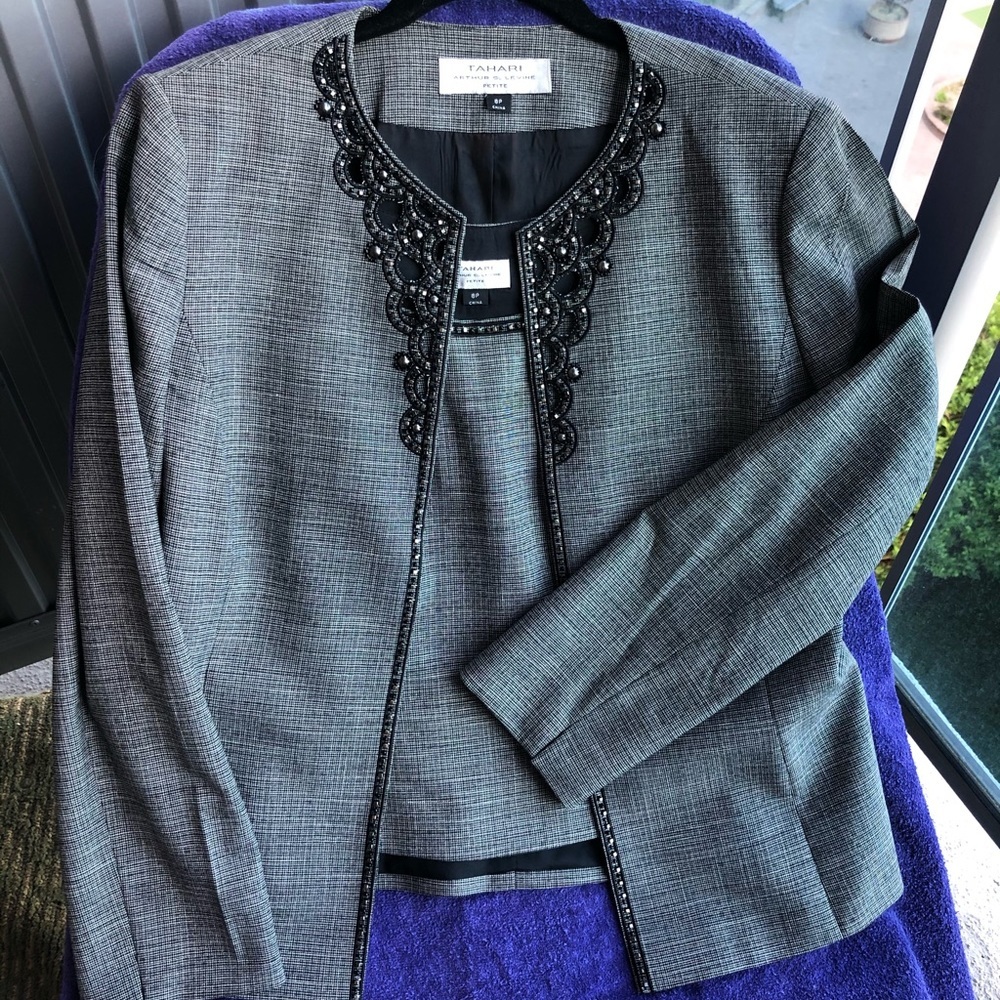 TAHARI Jacket & Tank / Black & White